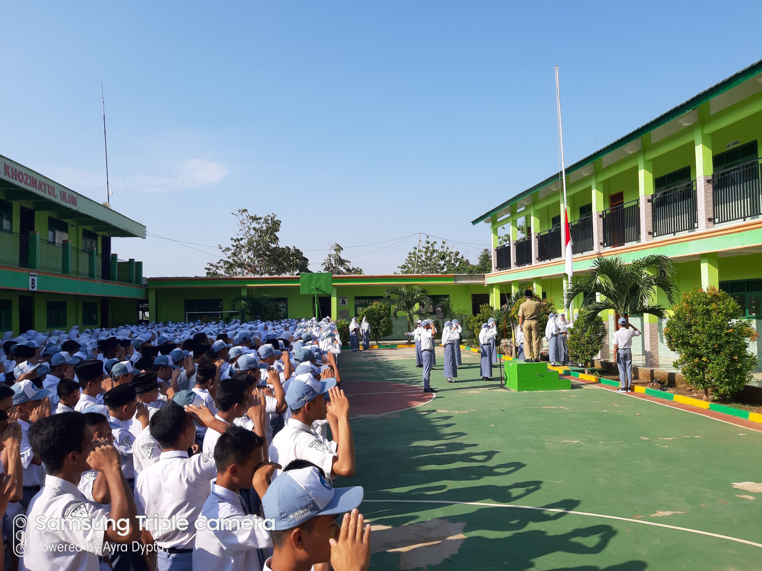 smkkhozinatululum.sch.id