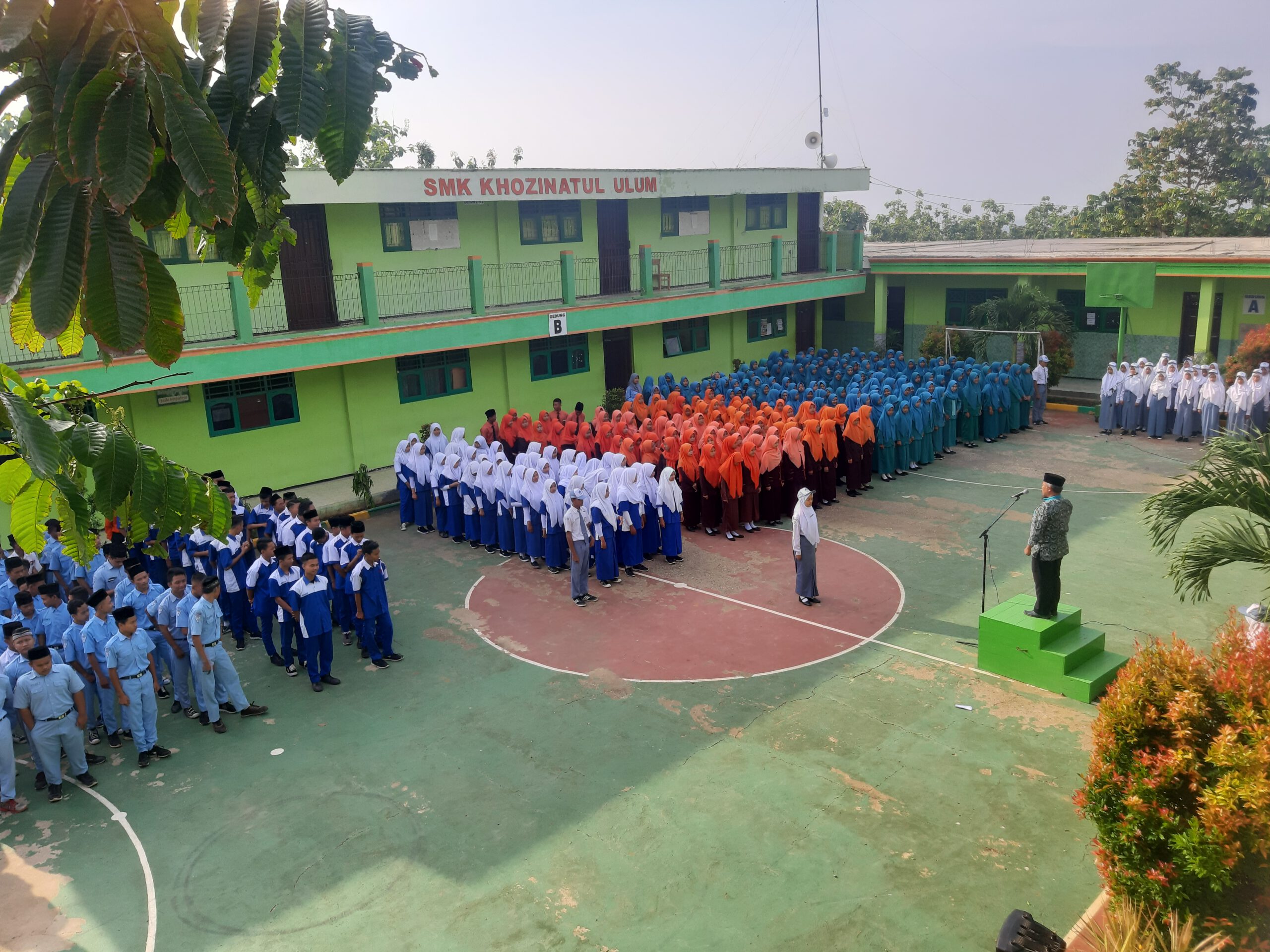 smkkhozinatululum.sch.id